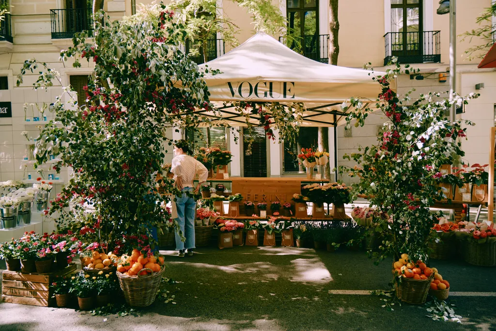 El Mercado de las Flores de Vogue en Madrid: por qué esta acción funciona… y cómo puede inspirar a tu negocio. Vogue’s Flower Market in Madrid: why this campaign works… and how you can adapt it to your business